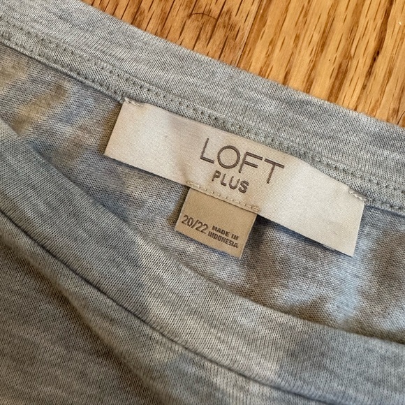 LOFT Plus Gray Long Sleeve Shirt - Size 20/22 - Picture 2 of 3